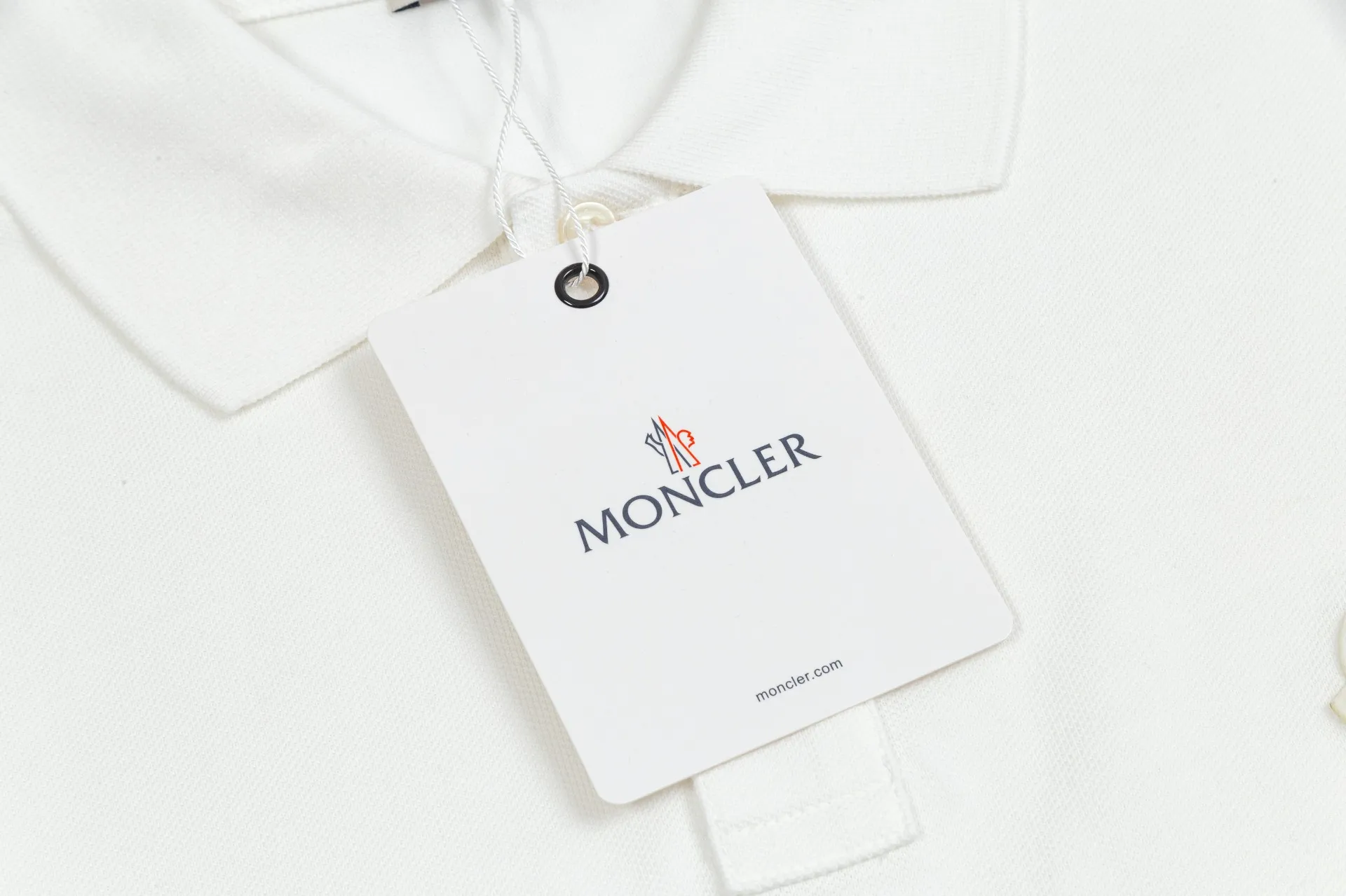 ： MONCLER ： ：230 ：Black White Blue Size：M-XXL Classic logo Polo ， Classic 。 ， ， 。 • • • ， •